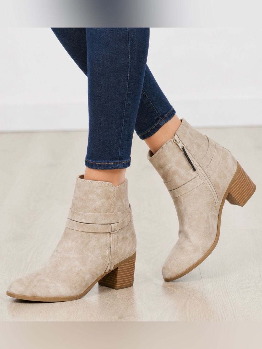 Frye and Co. Women’s Size 7 NWT Indiana Stone Ankle Boots Beige Heeled Booties